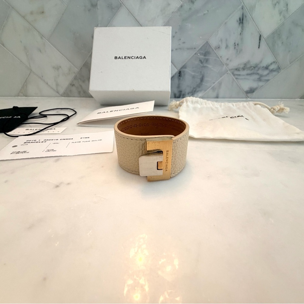 HOT! Balenciaga Silver Lock Cream Leather Bracelet with Gold-Tone Plaque - Picture 3 of 6